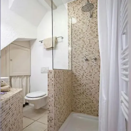 Blue Boat Ровинь